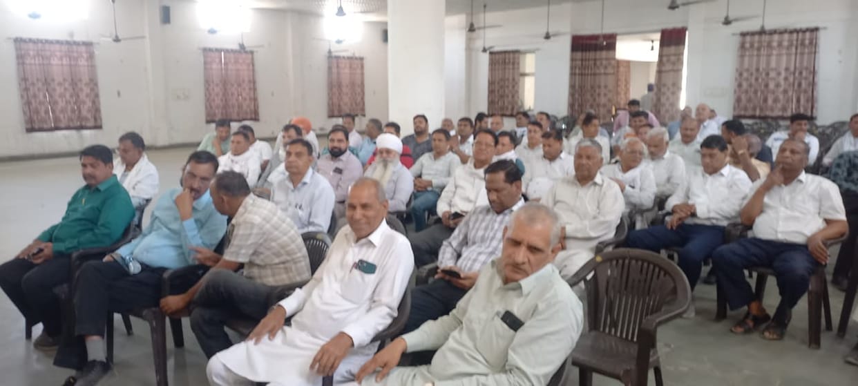 Arhtiyas go on strike during wheat season, weighing stopped in Thanesar grain market