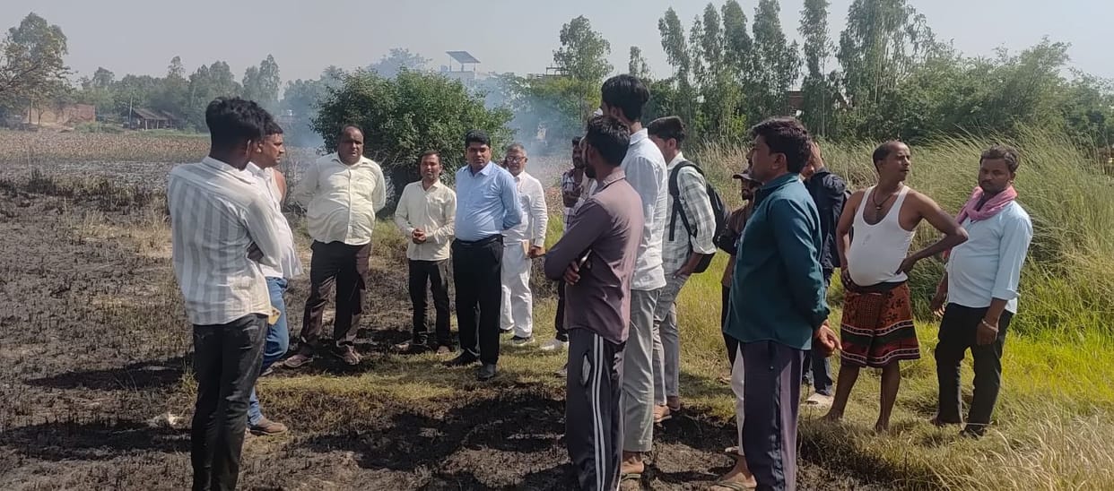 20 bigha wheat crop burnt to ashes