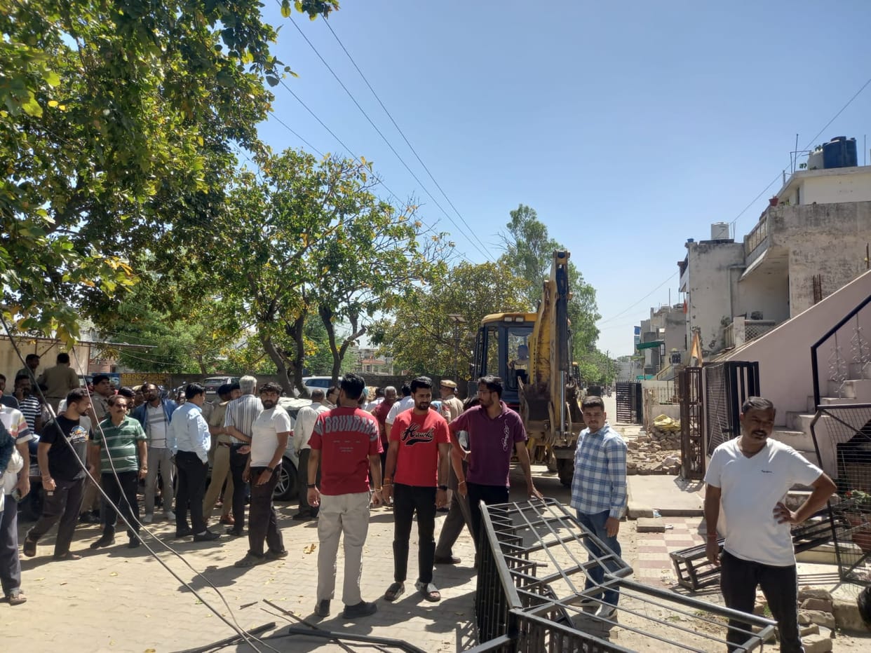 Municipal Council Team Arrives to Take Action Against Illegal Encroachments in Subhash Colony, Returns Empty-Handed