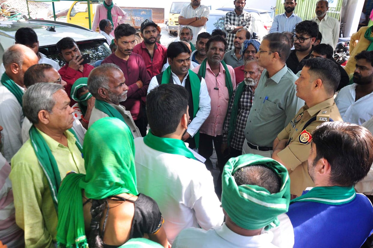 Farmers surrounded the municipal corporation office