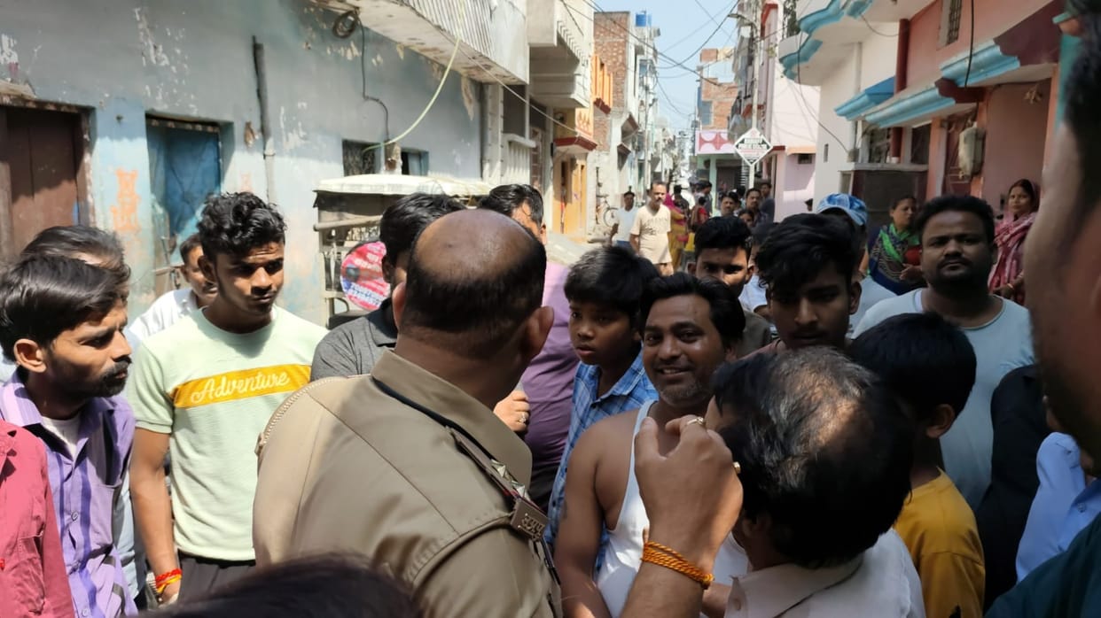 The team that went to install the meter was chased away, and there was a clash with the police.