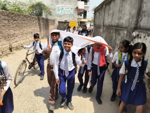 Mercury Soars to 41 Degrees; People Left Miserable by Blasts of Hot Air