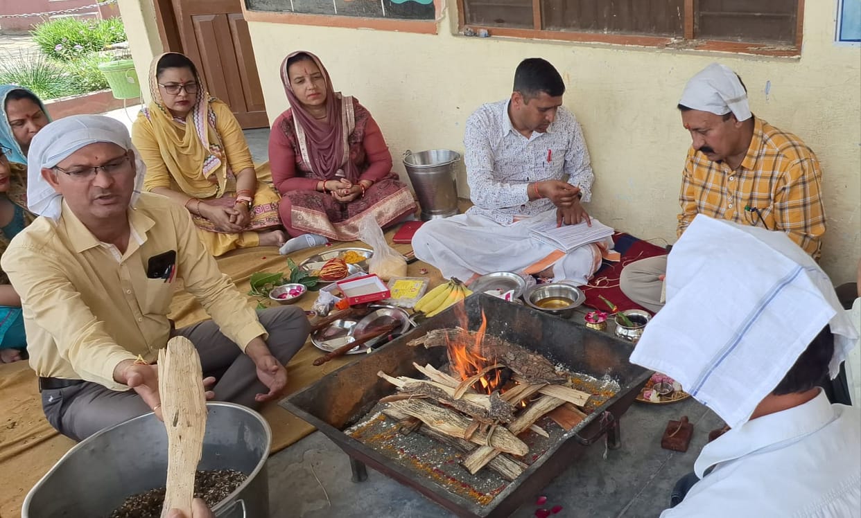 The new session began with a havan-yagya at Thanakalan School.
