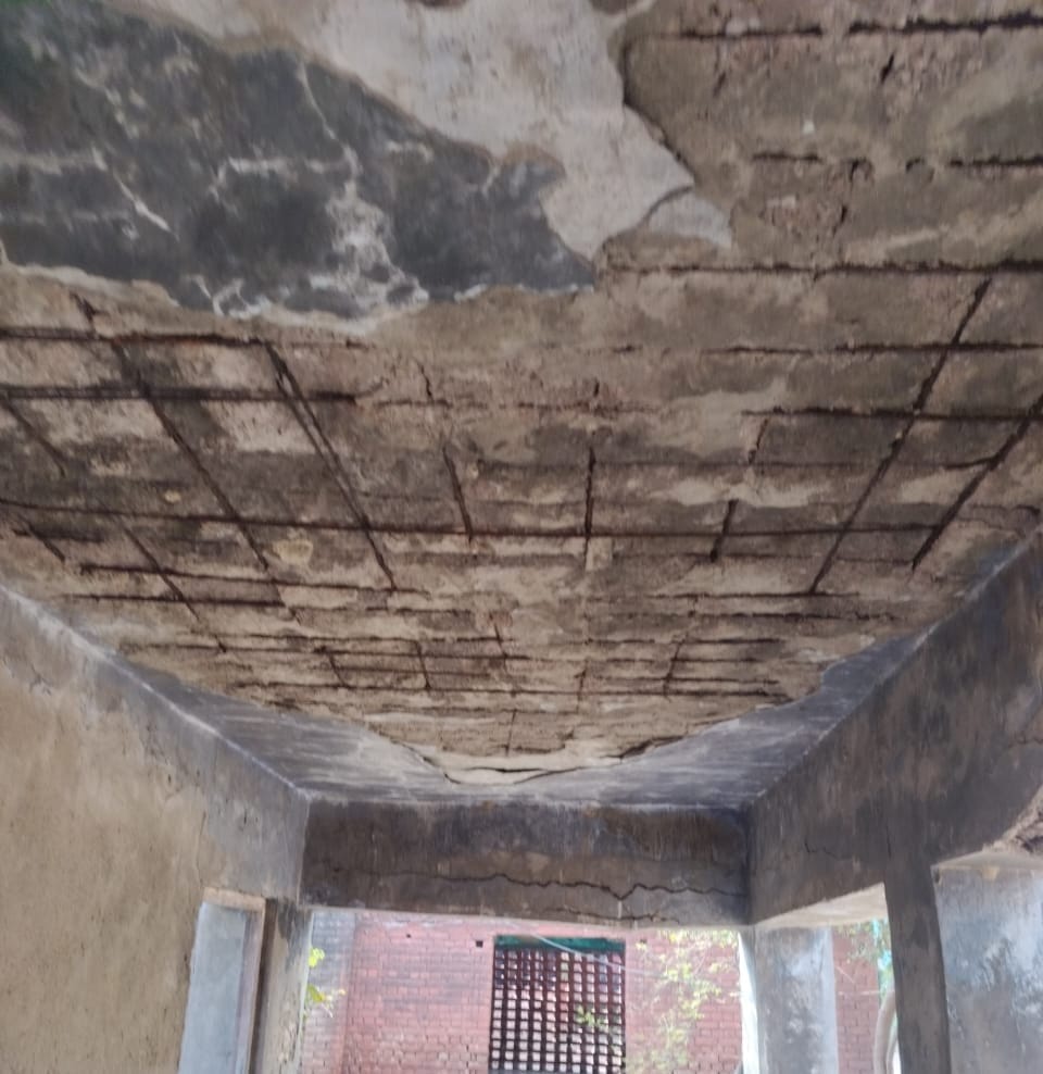 160 children forced to study in dilapidated building, villagers angry