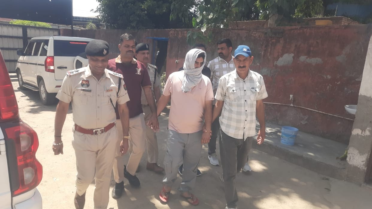 Smuggler arrested with 320 grams of smack