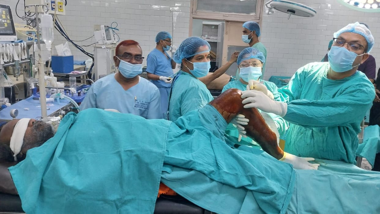 Free interlocking nailing surgery performed on a needy patient