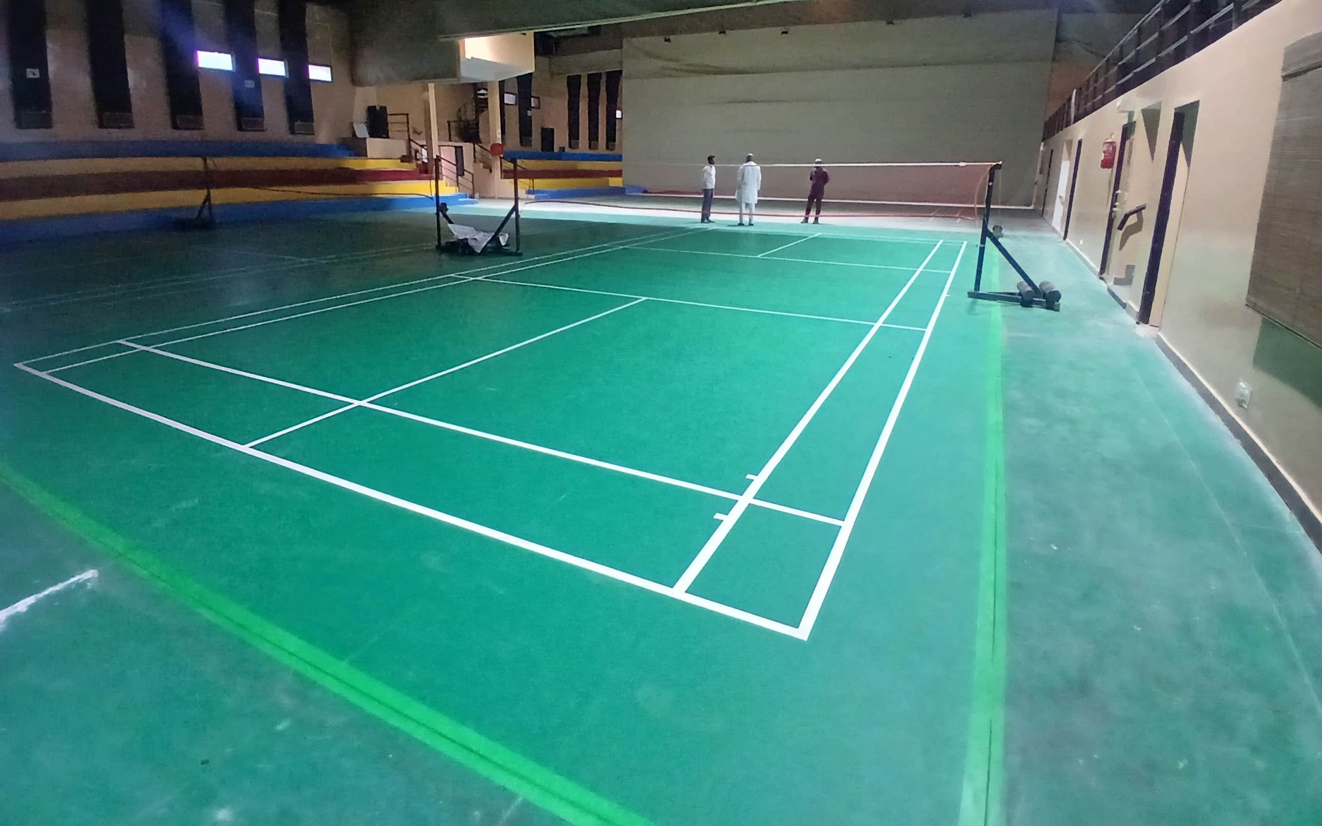 सीतामढ़ी मे पुंज मल्टीपरजर हाल में तैयार बैडमिंटन कोर्ट। संवाद