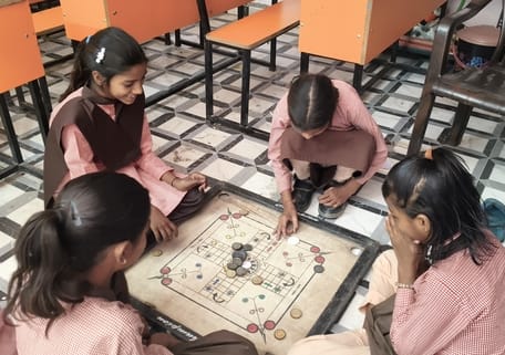 Chhaya and Khushi Emerge Victorious in Carrom Competition