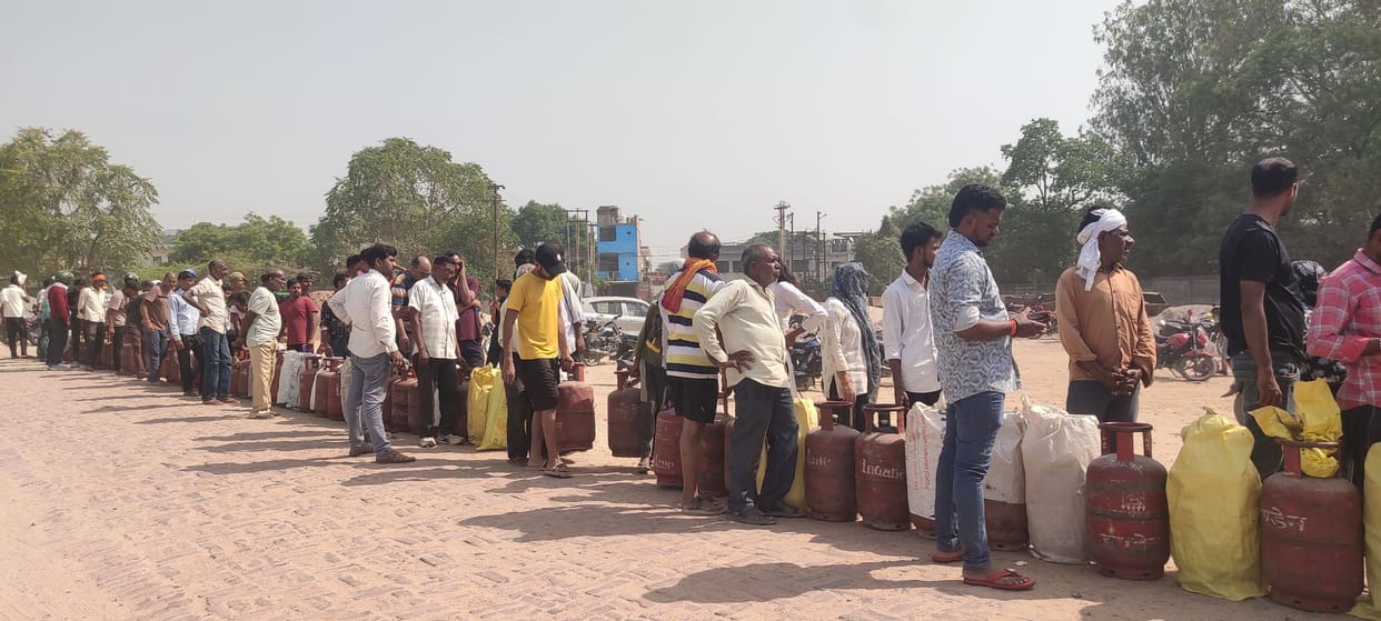 Queues for gas cylinders in the scorching sun