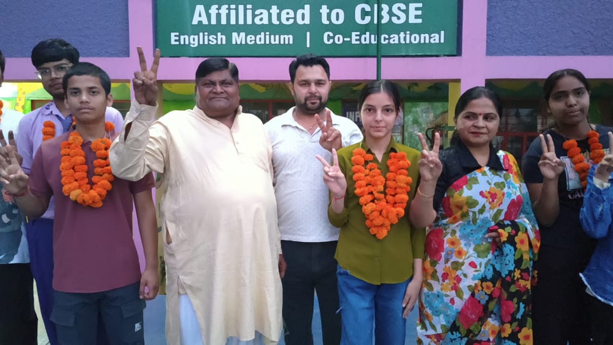 Piyush became the topper of Delhi University