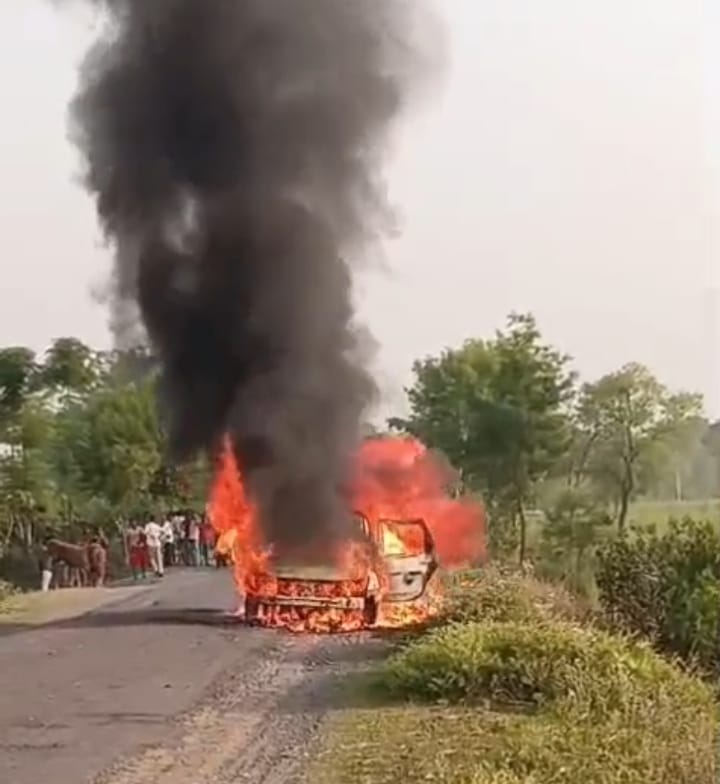 Moving car turns into a ball of fire, passengers survive