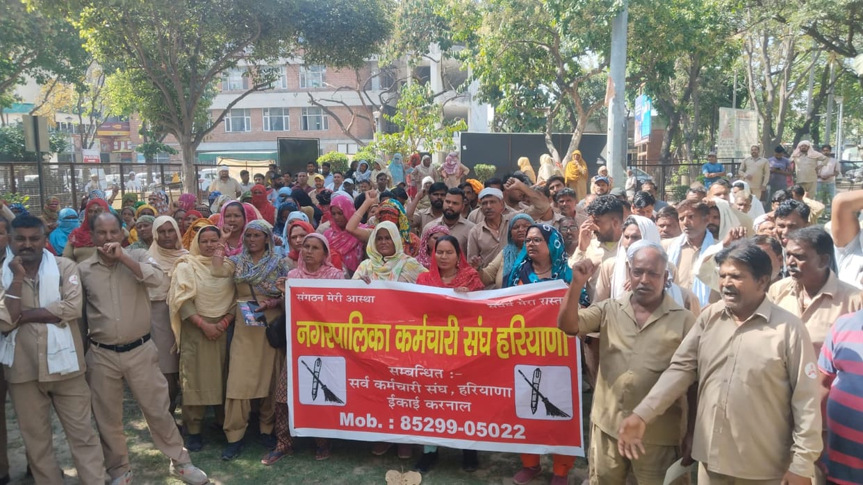 Municipal employees came out in support of fire brigade