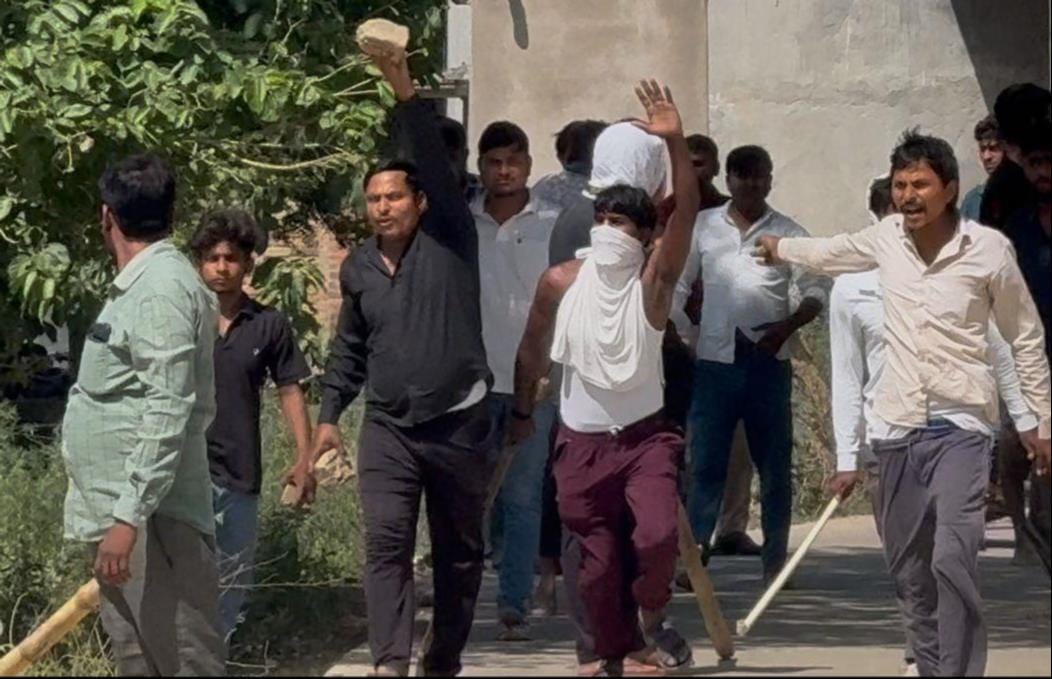 LDA team attacked while demolishing illegal complex