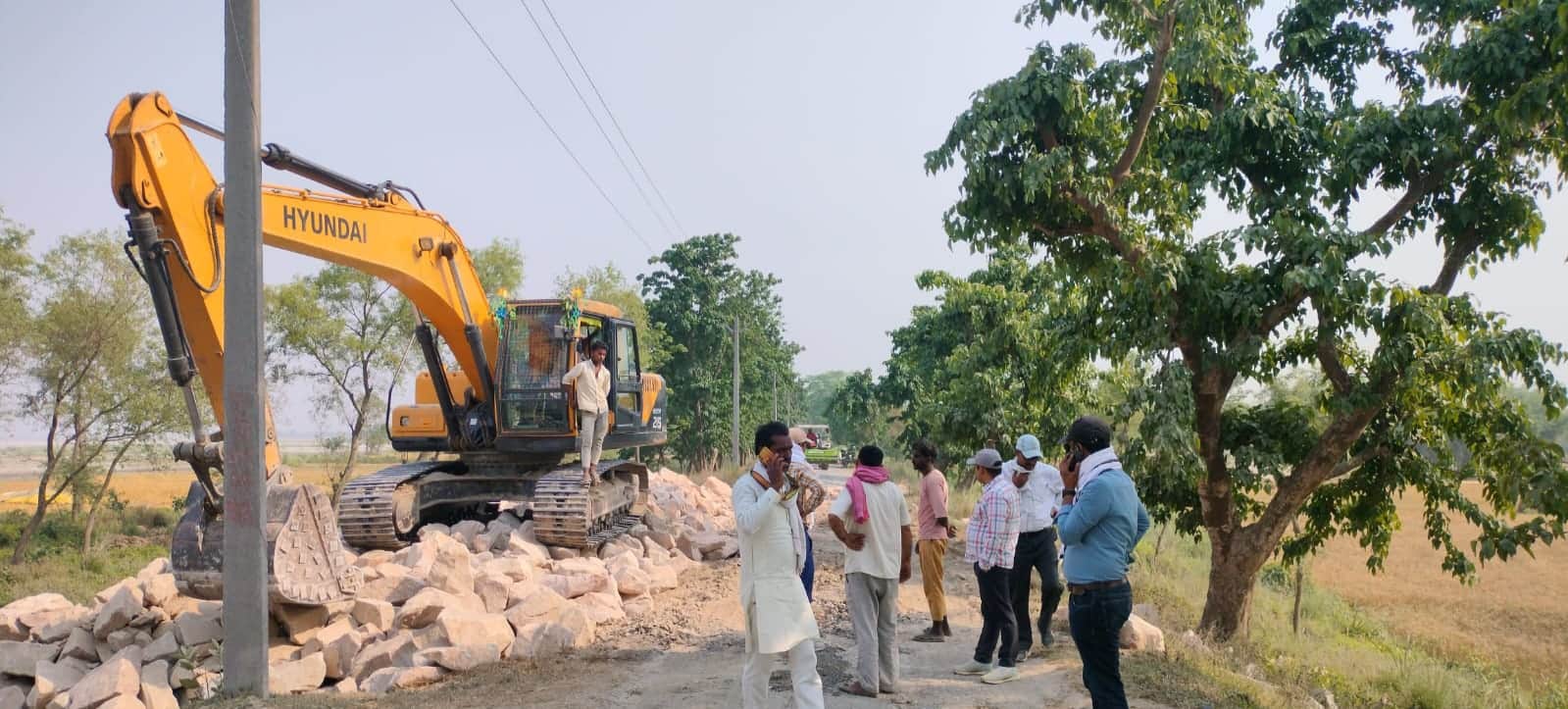 एपी बांध के जवही दयाल में रिवेटमेंट का कार्य शुरु।स्रोत-सोशल मीडिया