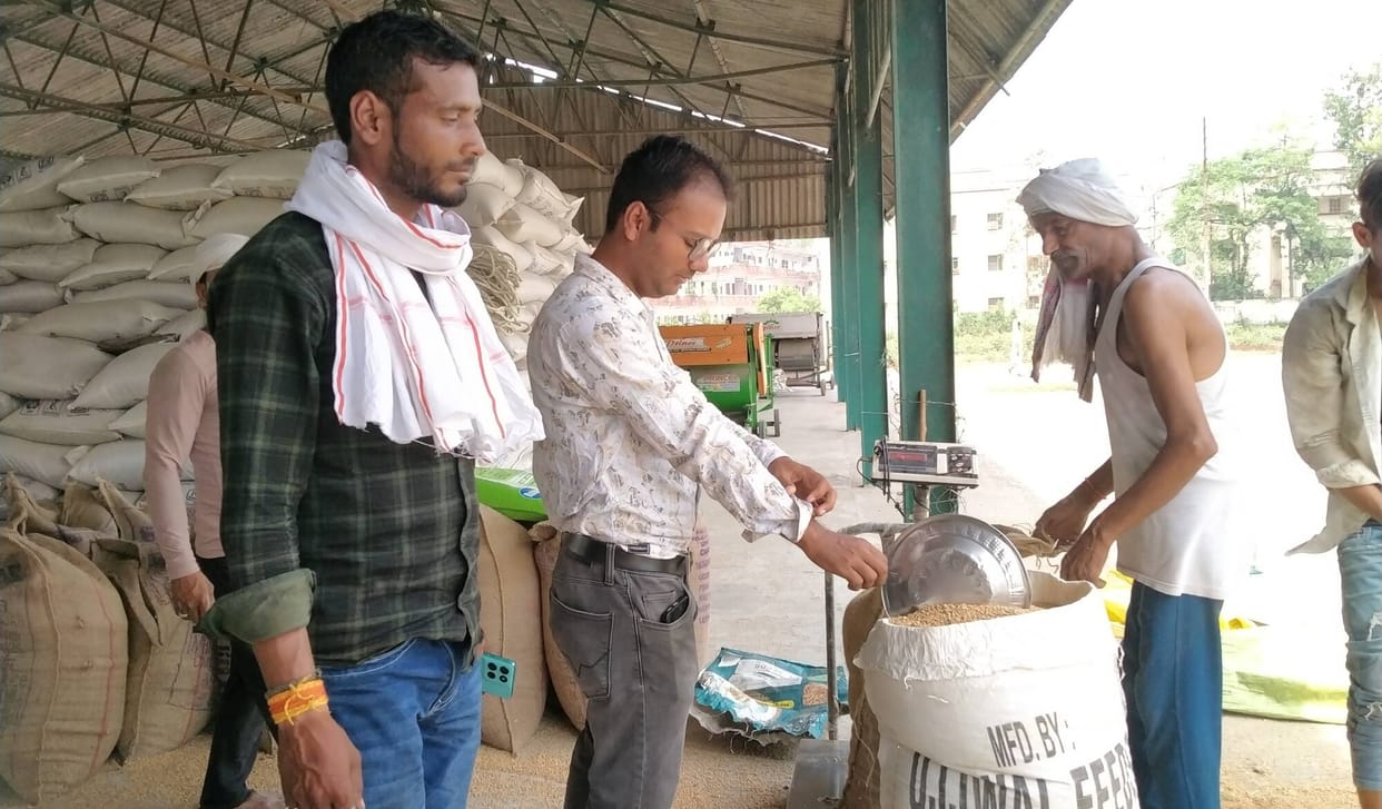 Lekhpal will register farmers at the wheat procurement center
