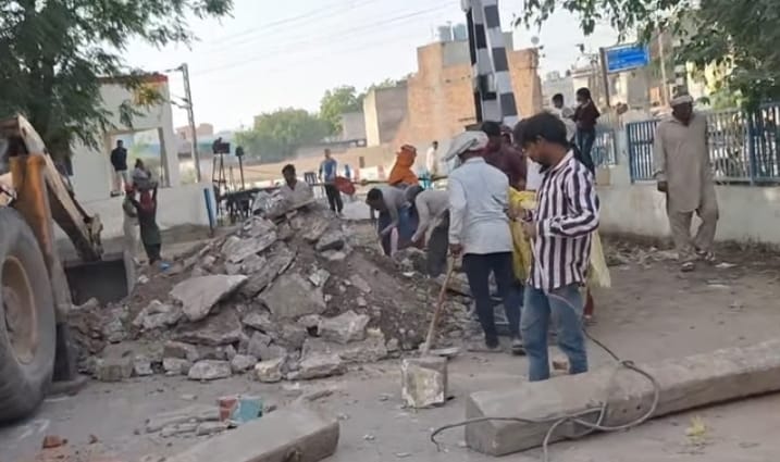 Barahi Gate closed till Sunday, 50 thousand people affected