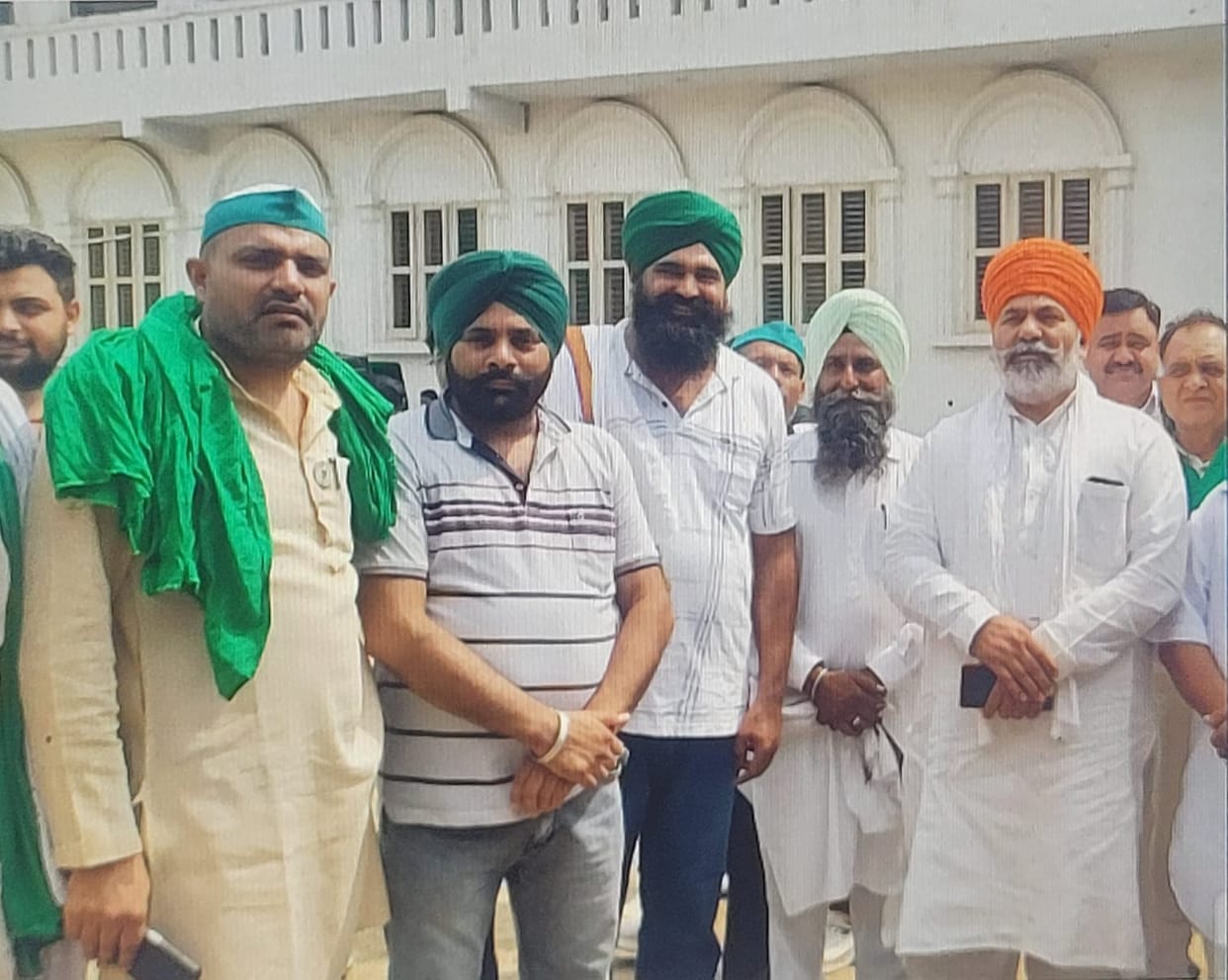 Allegations of rigging in wheat procurement, BKU workers meet Rakesh Tikait