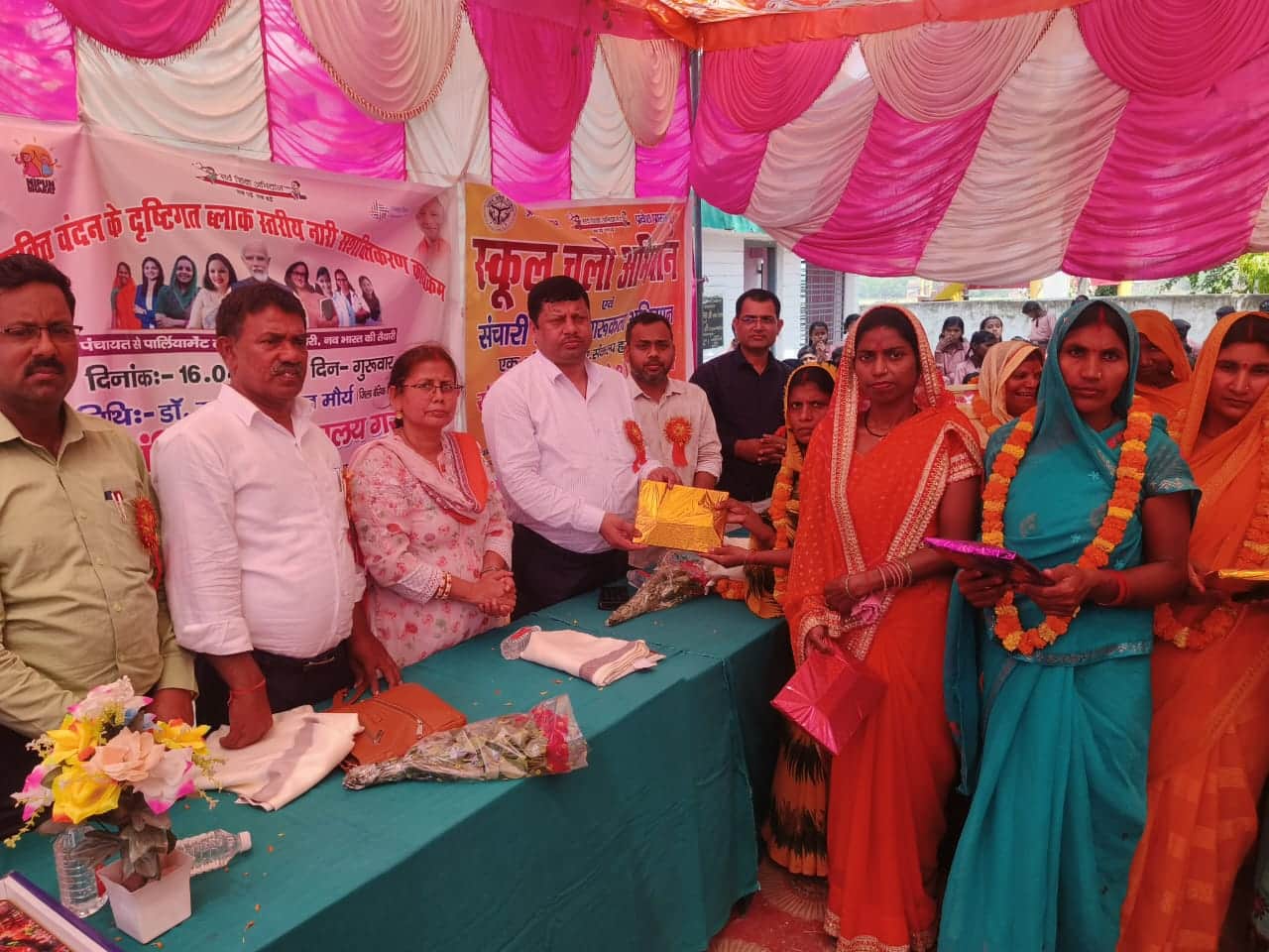 गुरवलिया स्थित कंपोजिट विद्यालय में नारी शक्ति वंदन के तहत ब्लांक स्तरीय नारी सशक्तिकरण कार्यक