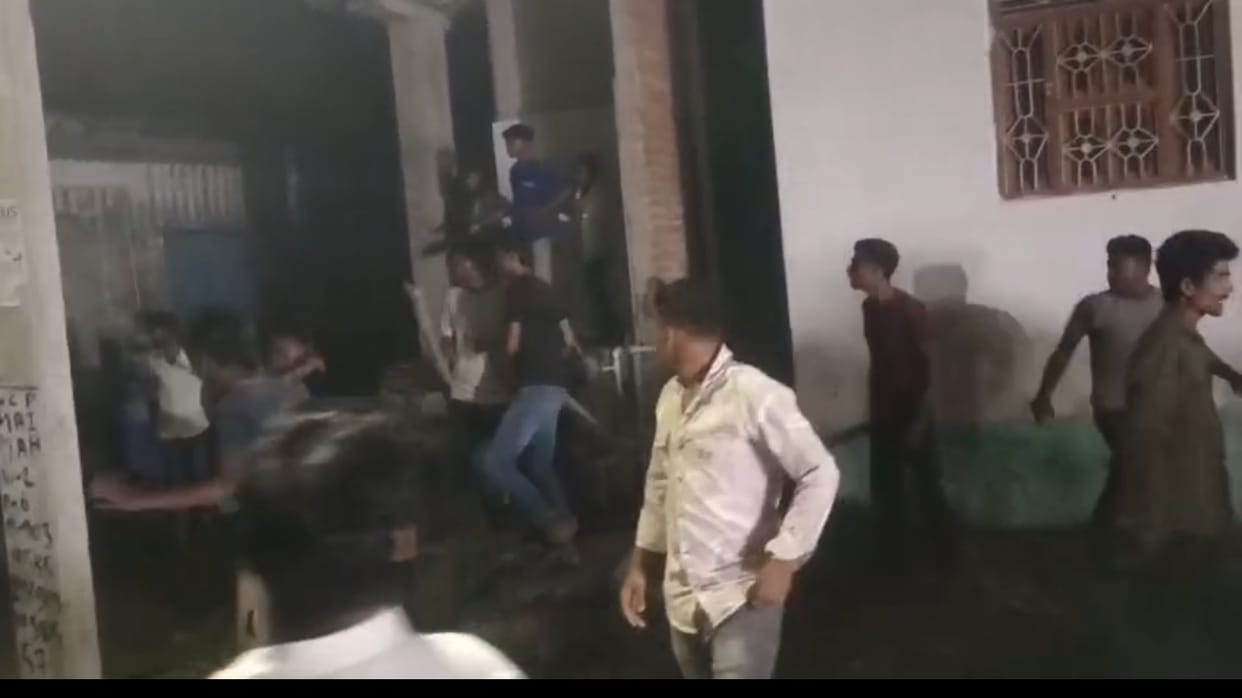 Bettiah bihar news Violent clash between two parties over playing flute near mosque police investigation