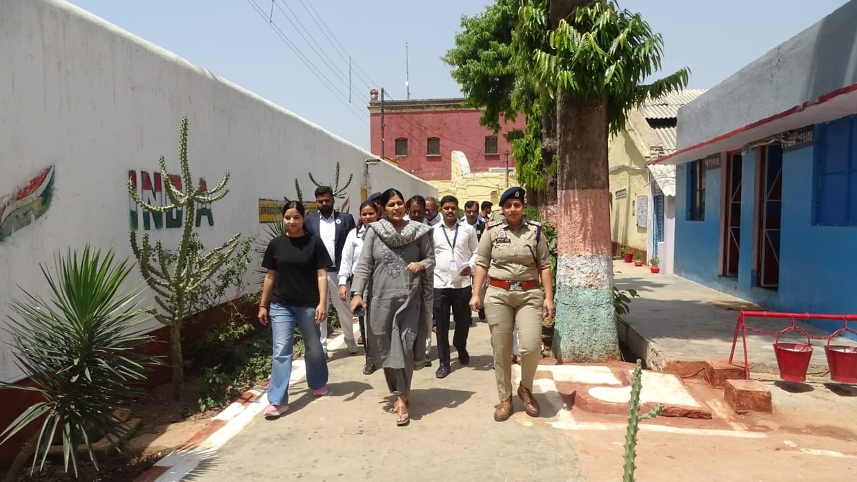 Interacted with female prisoners and listened to their grievances.