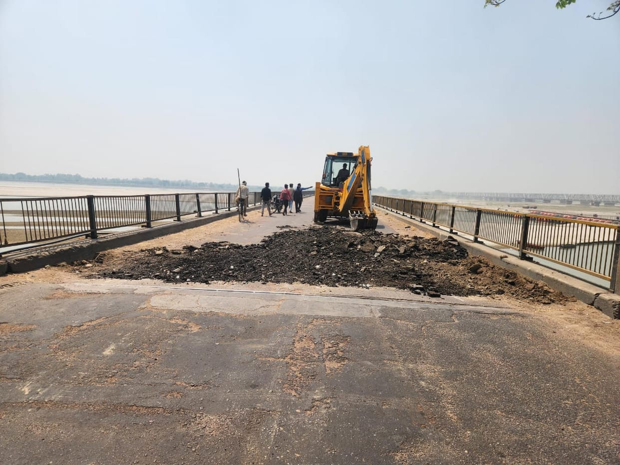 Sanjay Setu closed, traffic via pontoon bridge for two months