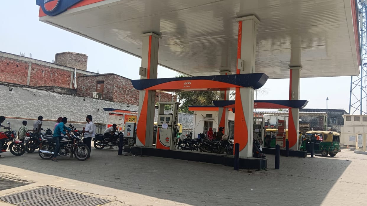 Lucknow: Premium petrol sales did not rise despite the buzz around E-20.
