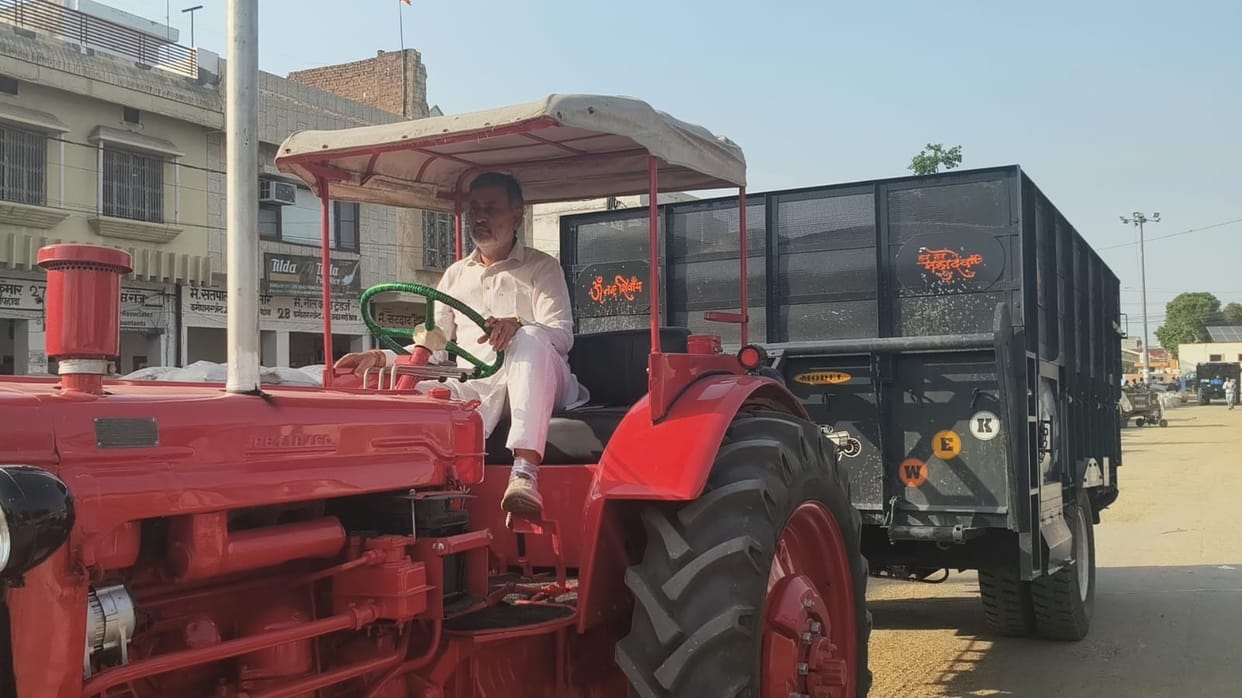 Agriculture Minister's son arrives at grain market with crop, gets gate pass cut