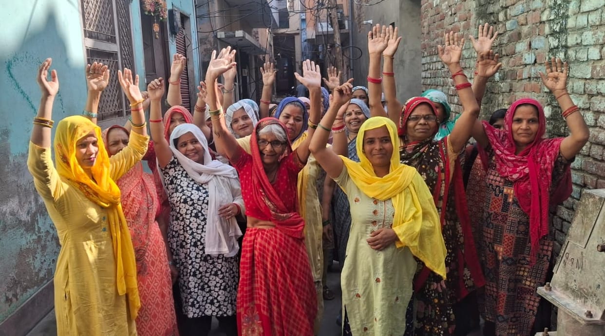 Women create ruckus over smart meter, narrate their problems to MLA