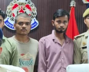 पुलिस लाइन में पकड़ गए ठगी के आरोपी। स्रोत: पुलिस