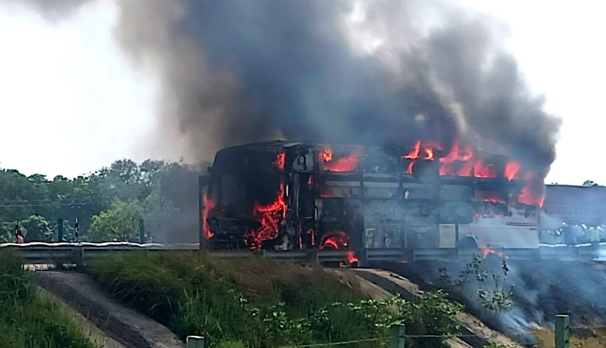 Bus carrying voters catches fire in West Bengal, passengers safe