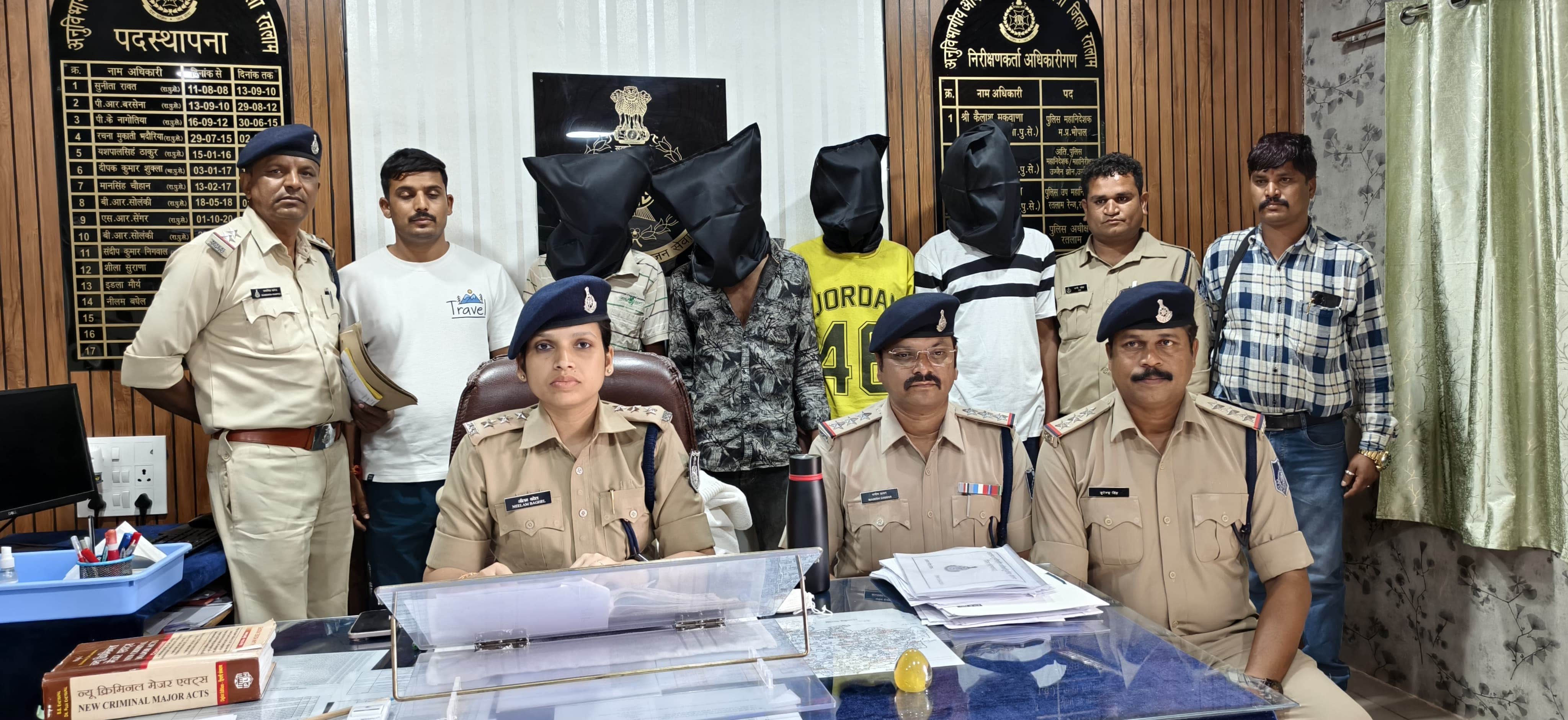 पुलिस की गिरफ्त में आरोपी