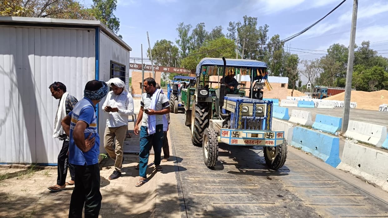 Vehicles stuck in the market due to non-display of records in the portal