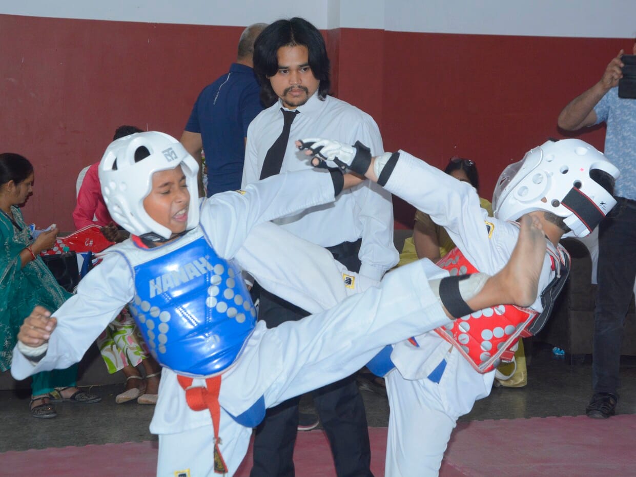Anvita and Pranav won gold medals in district level Taekwondo
