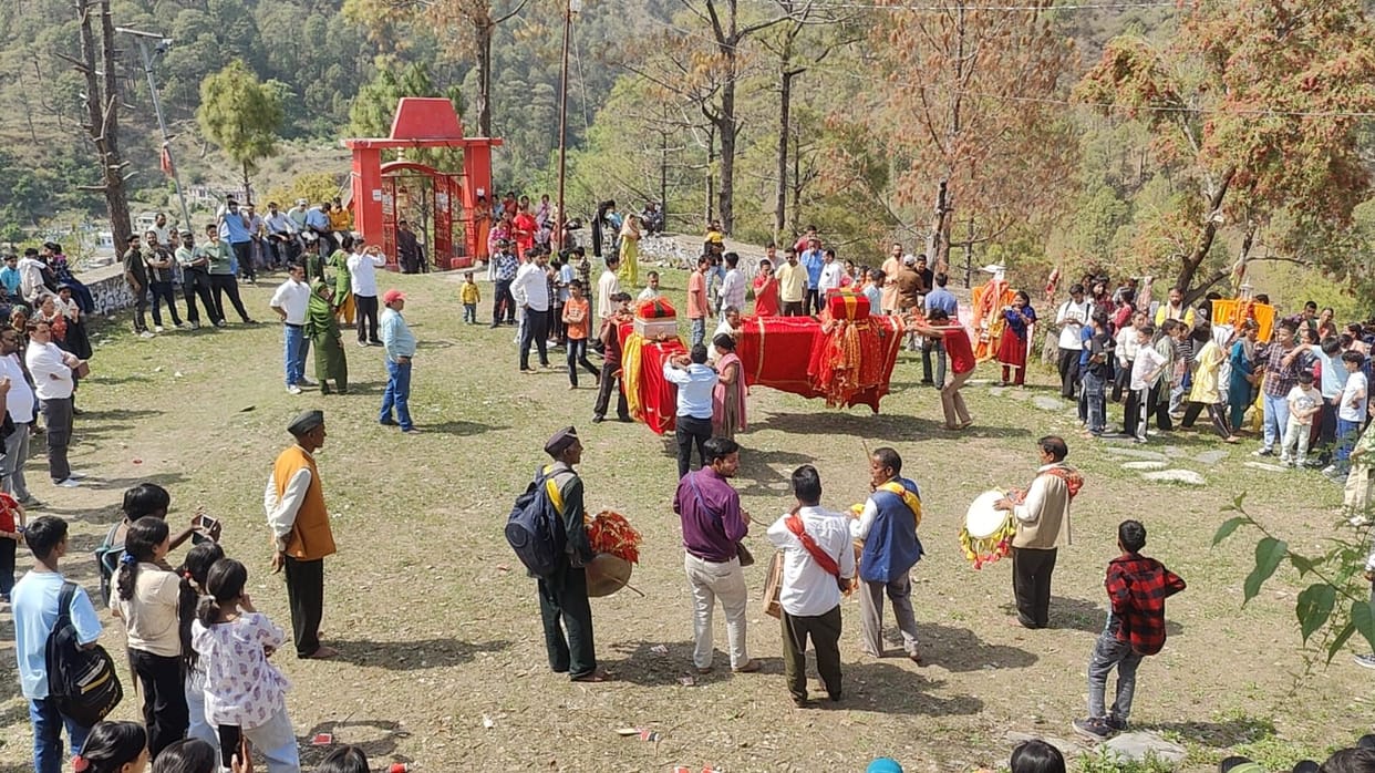 The Mother Renuka Fair was celebrated with great pomp and grandeur on Garh Mountain.