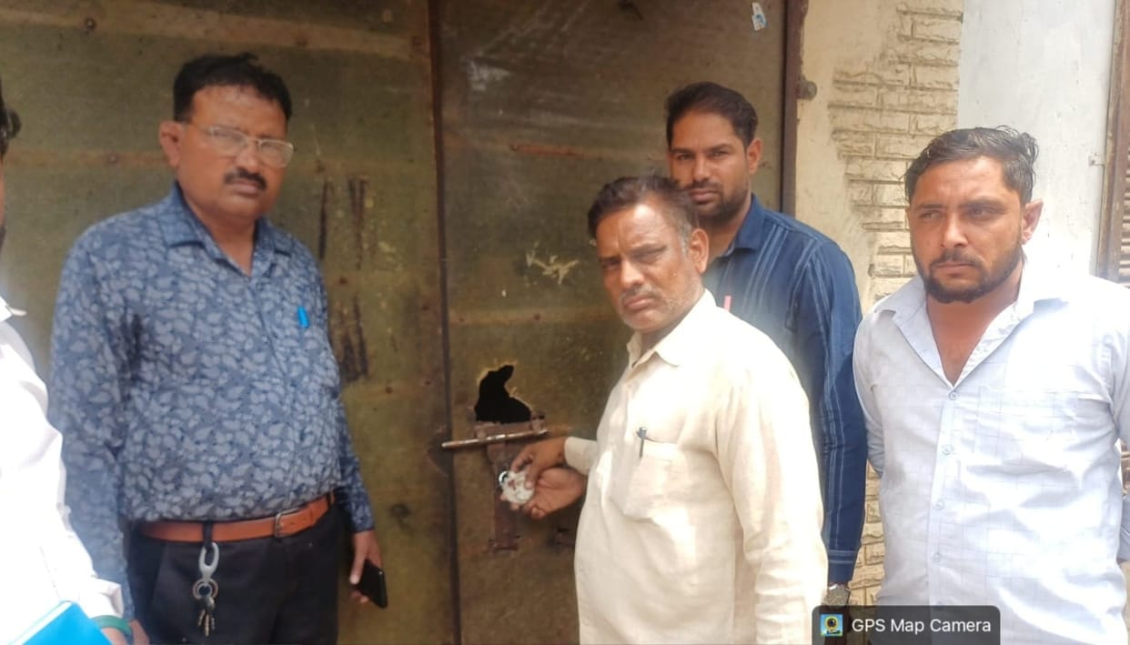 Two meat shops operating without permission were sealed.