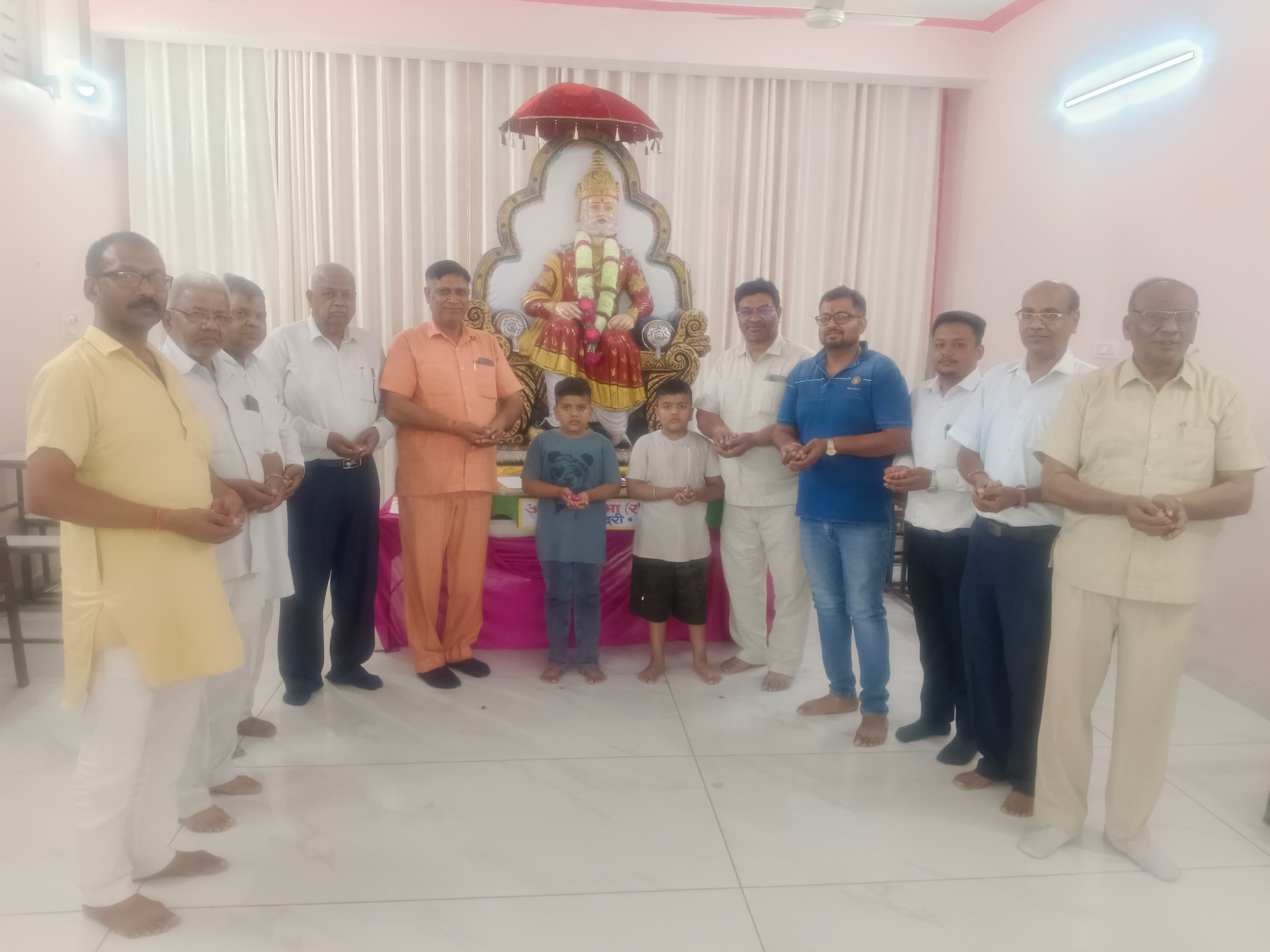 Garland was offered to the statue of Maharaja Agrasen on Amavasya