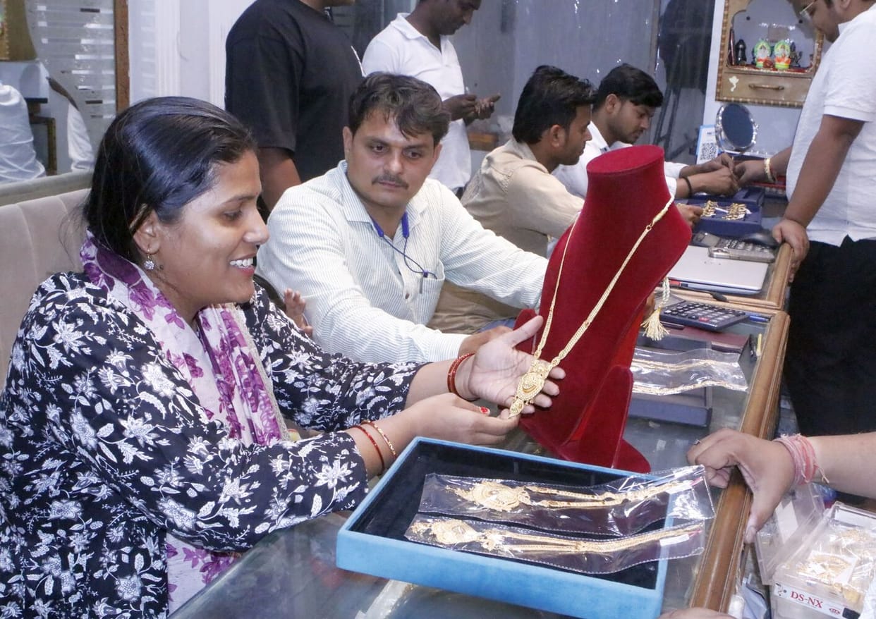 Boom in Sales of Lightweight Jewelry and Vehicles