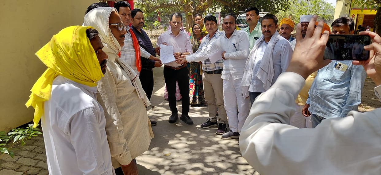 Village Employment Servants protest for 11 months' pending honorarium