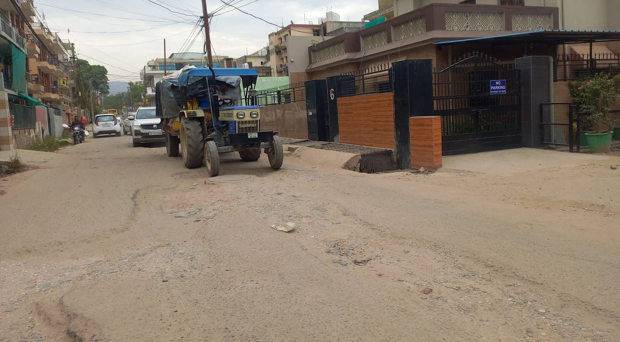 Despite becoming a municipal corporation, Baddi is in a bad state, dusty roads and filth have become the identity of the city.