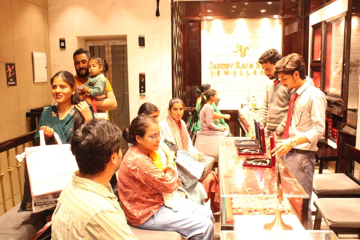 Markets Bustle with Activity Ahead of Akshaya Tritiya