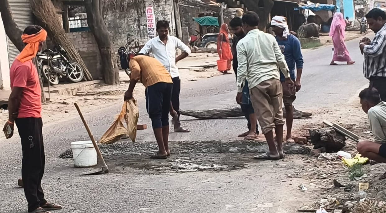 Two hours after the blockade was cleared, the police were able to take possession of the girl's body.