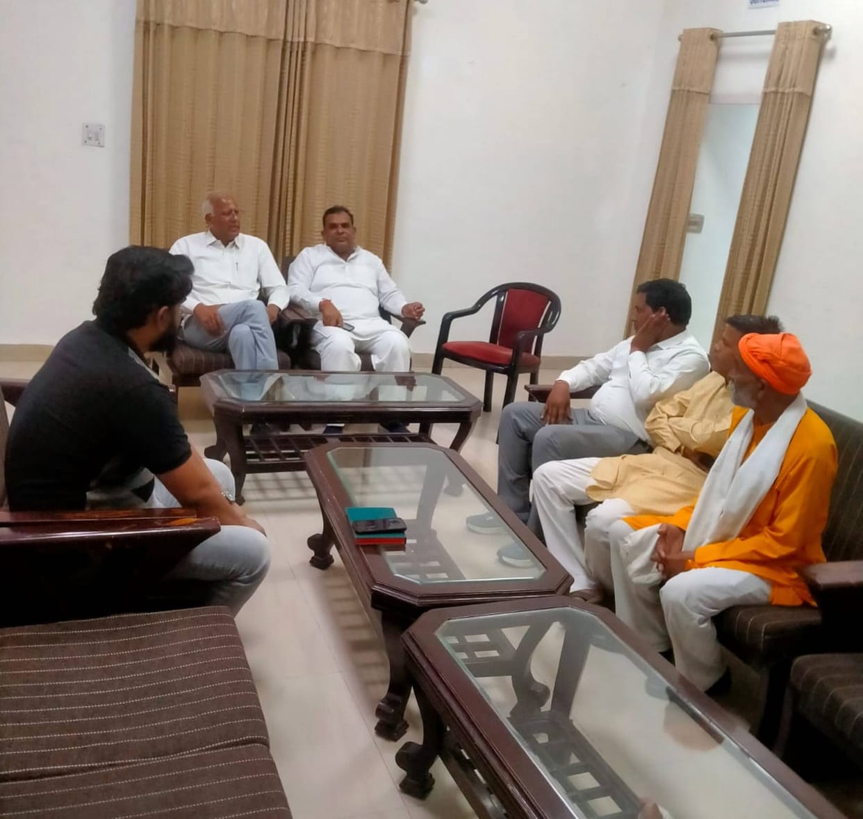The MLA directed municipal officials to respond to the notices issued to them.