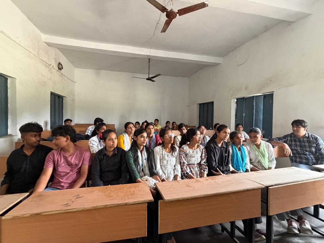 Children participated in the general knowledge competition