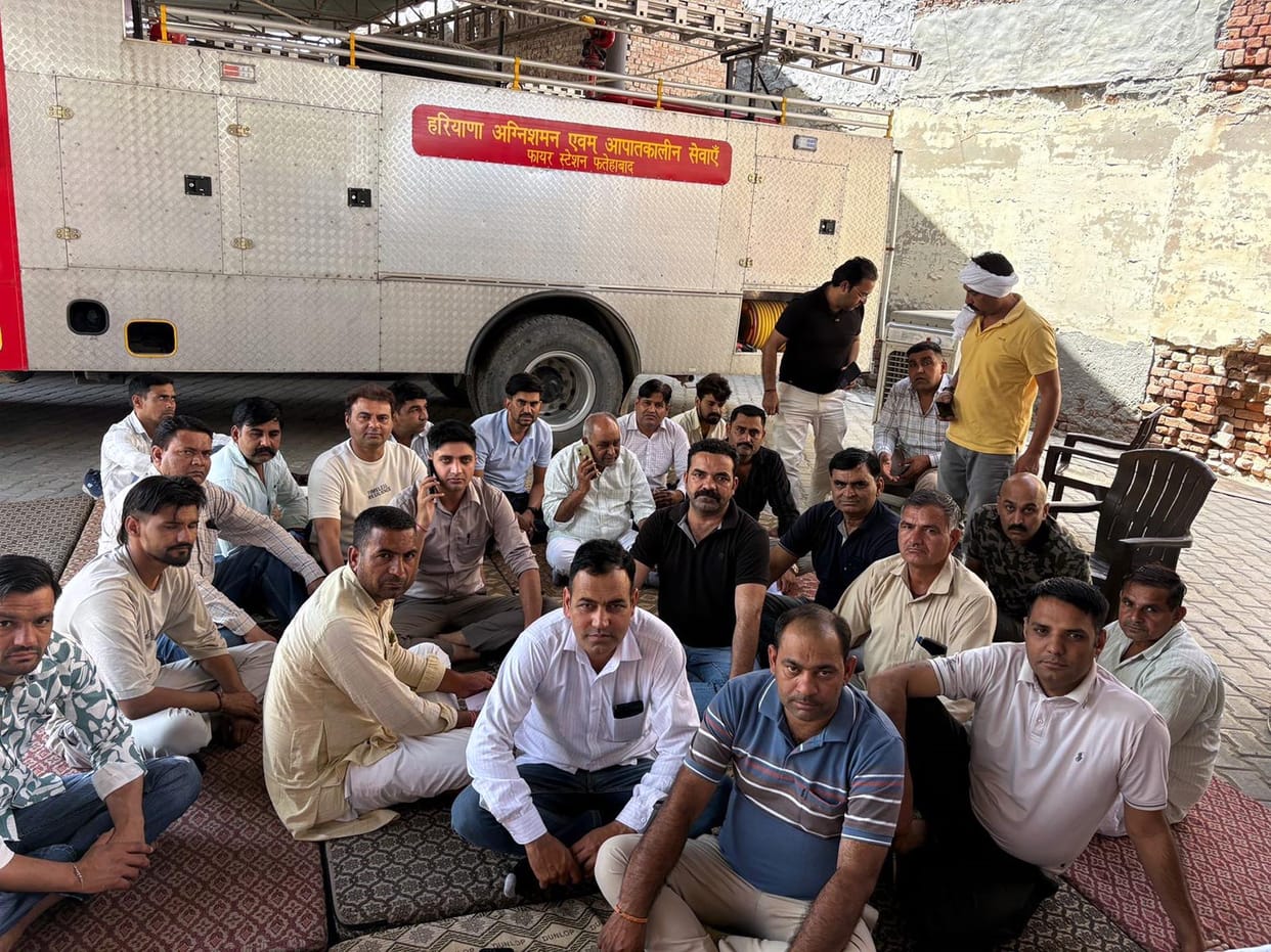 Organizations and public representatives reached the protest site and supported the strike