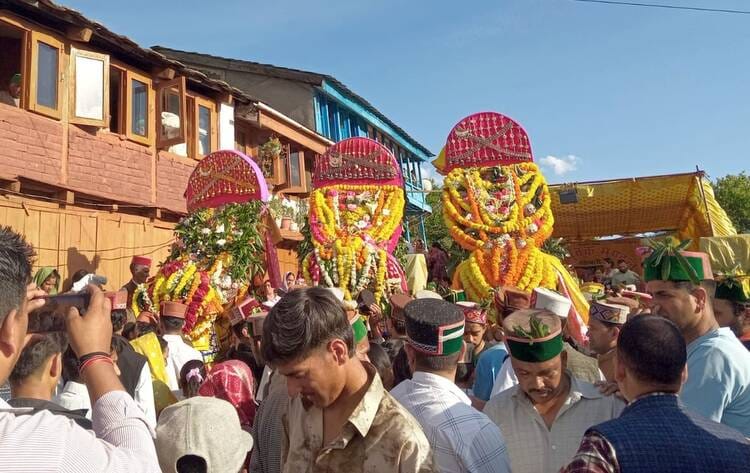 Three deities performed the rituals together.
