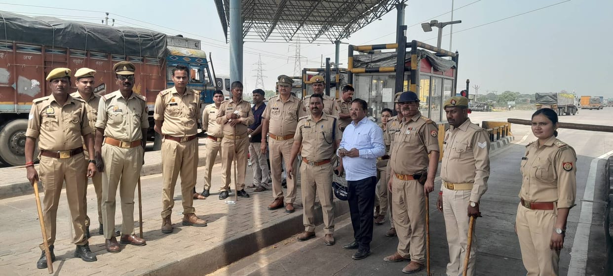 Even the police and administration could not stop the convoy of farmers.