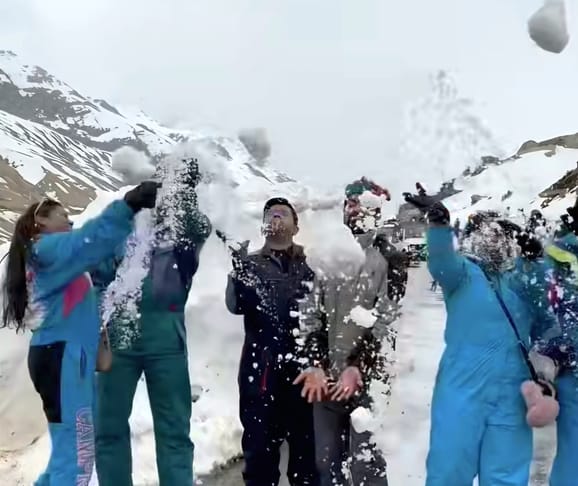 Tourists are now leaving Solangnala and reaching Koksar.