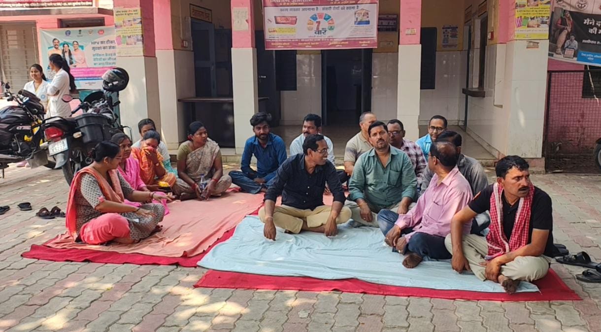 Demand for action against the doctor accused of misbehaving with the doctor, OPD remained stalled for three hours