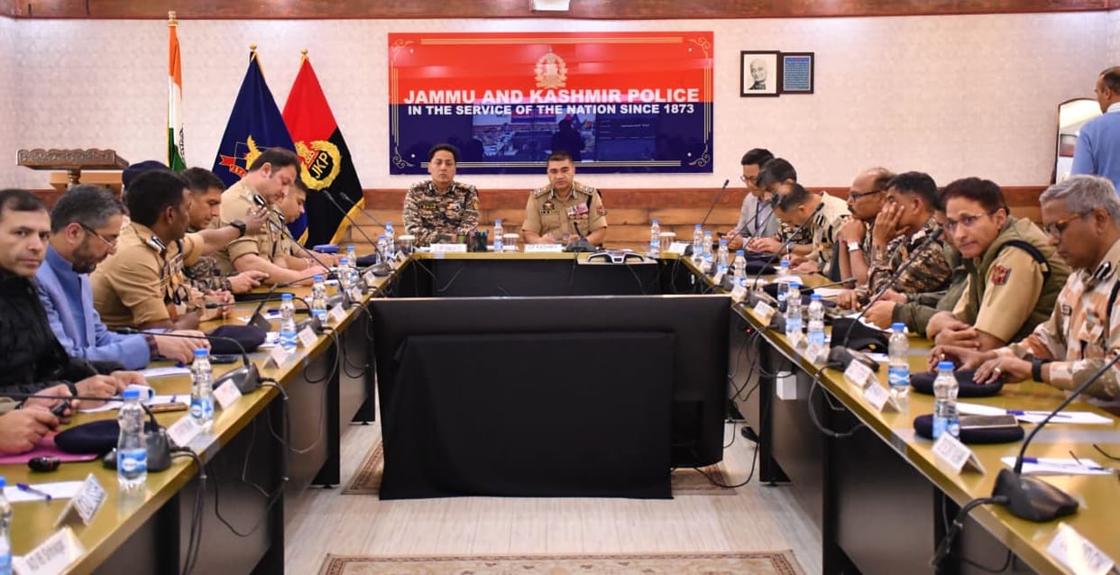 Srinagar, IGP , VK Birdi, Held Security Review Meeting