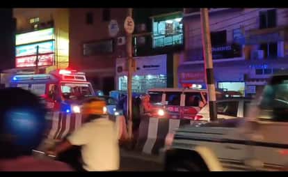 Ambulance stuck in traffic jam at Kishoreganj Chowk for half an hour, questions raised on traffic system